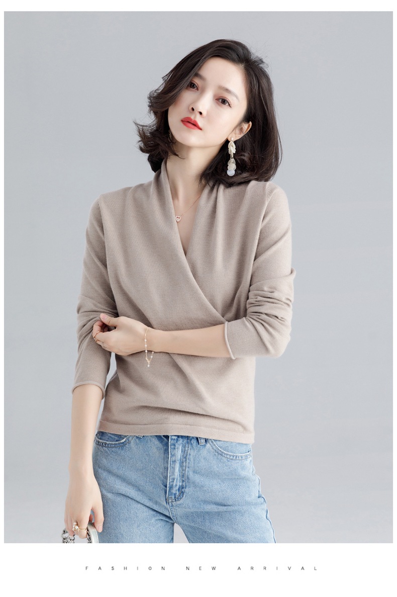 斜领蝴蝶针织衫 c22202383fc94c3fae2d7ced0b568eaa.jpg